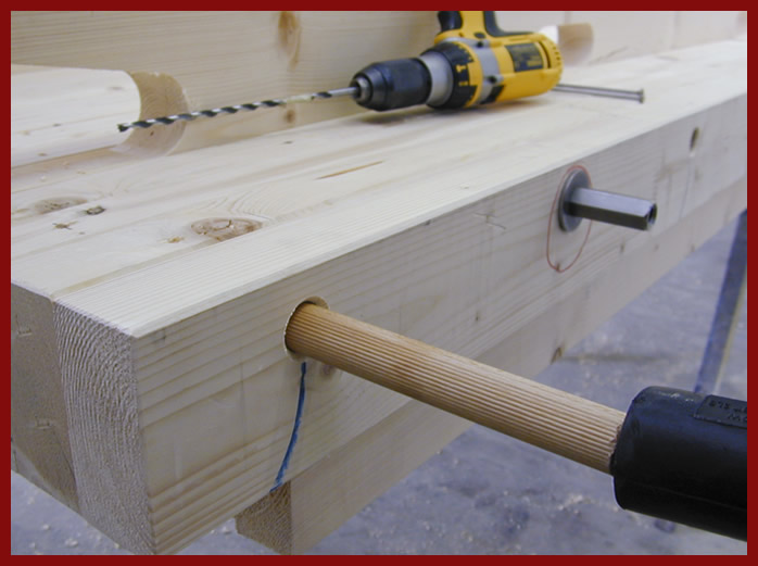 Inserimento spine di legno