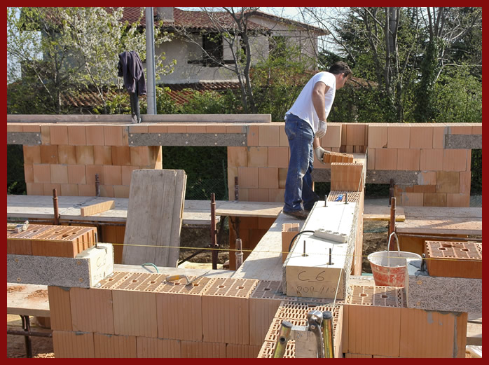 Cavalletti in legno incollati sulla muratura